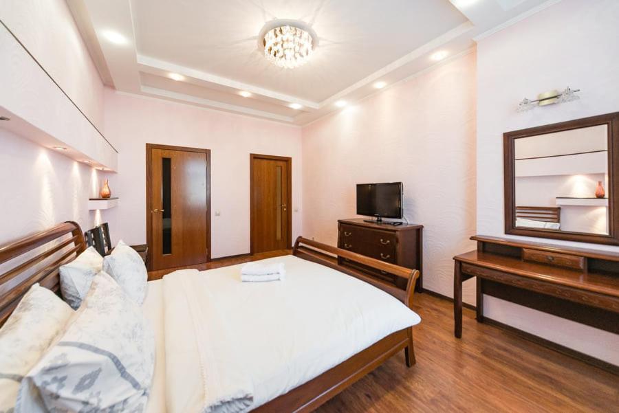 Роскошная 3К Квартира 135М2 На Набережной. Минская Kiev Buitenkant foto
